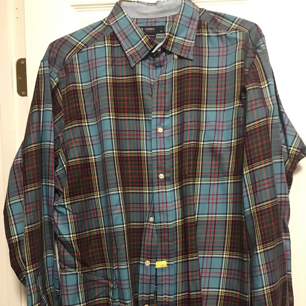 Men’s Daniel Cremieux plaid shirt.